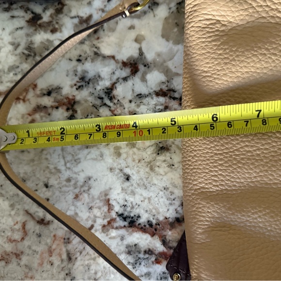 Small beige coach wallet clutch. - Picture 9 of 9